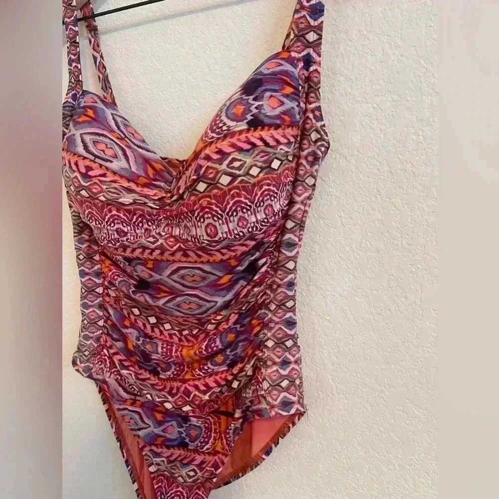 La Blanca // EUC Orange Aztec Ruched One Piece Swimsuit
